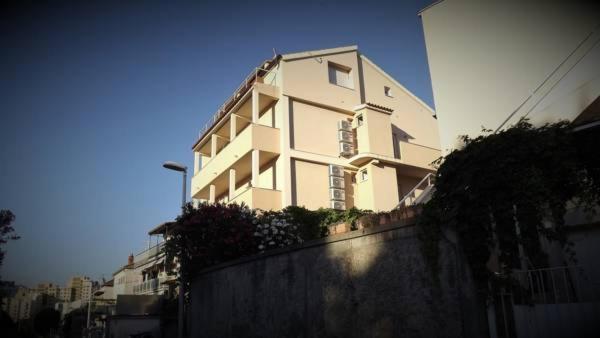 Apartment Holidays 6 *